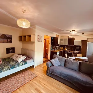 Entire Studio Flat Апартаменты